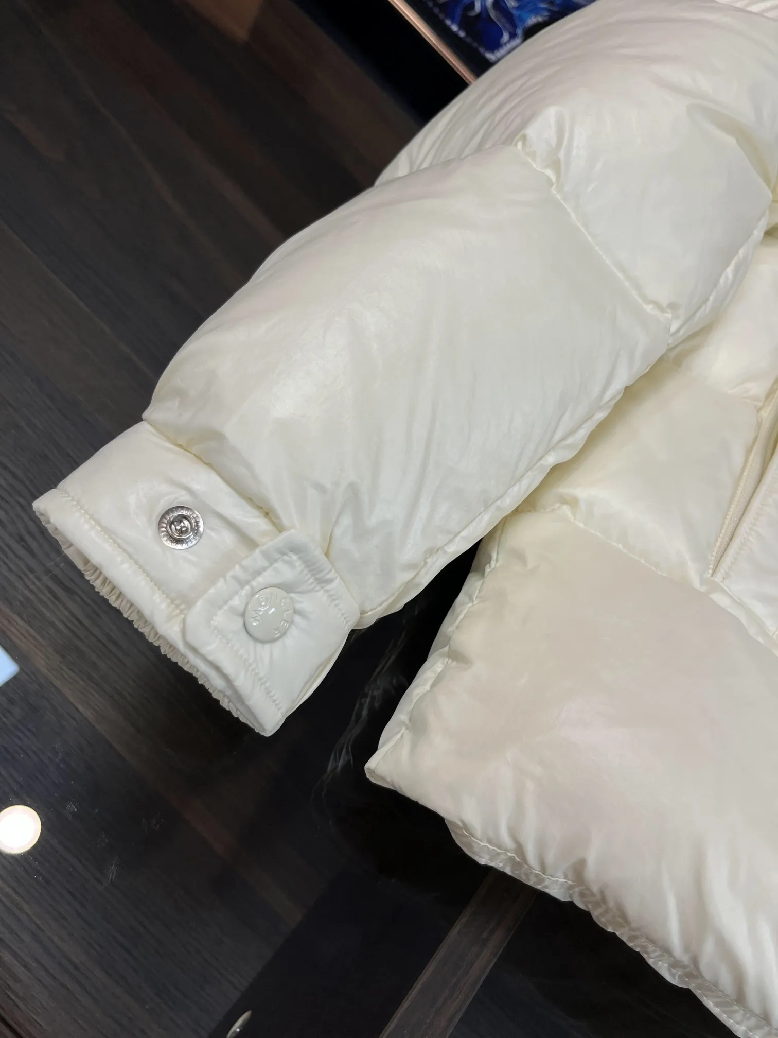 P390 Moncler/ 2026 70 、 。 DNA ， ， 。 Classic ， 、 。 Classic 70 。 Quality， 90 ，Premium Quality ， ，Black ！ Sizes M-3XL